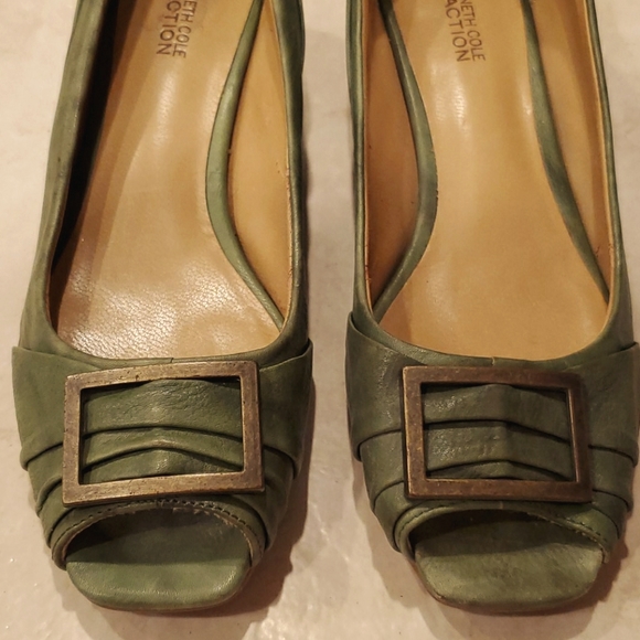 Kenneth Cole Reaction Kitten Heals with Buckle👠❣ - Picture 3 of 4